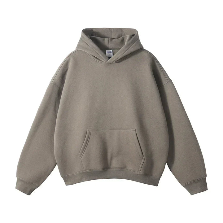 Face avant du sweat à capuche gris taupe, avec poche kangourou et poignets côtelés, présenté à plat sur fond blanc. 6