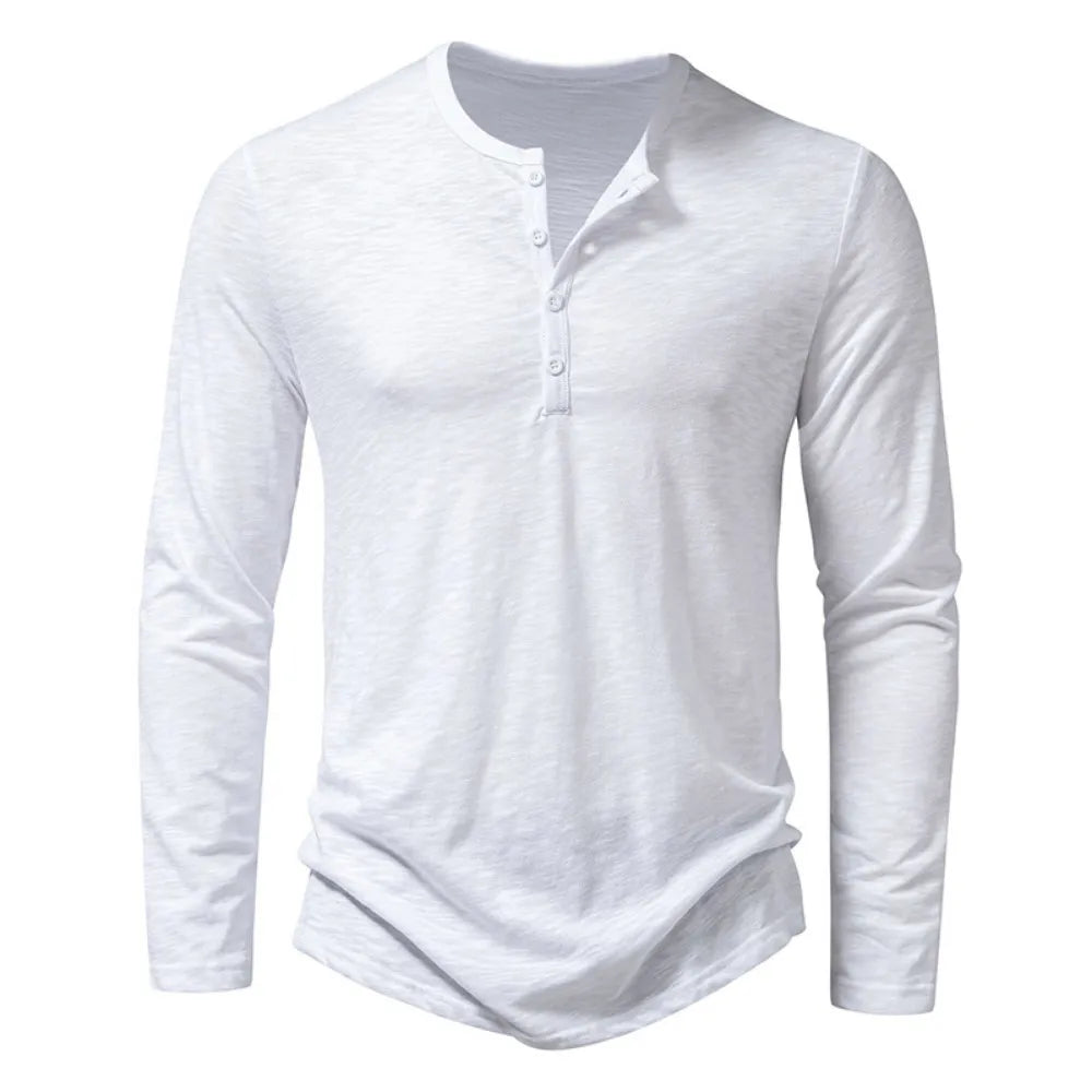 Vue de face du henley blanc à manches longues, col rond et patte de boutonnage à quatre boutons 9
