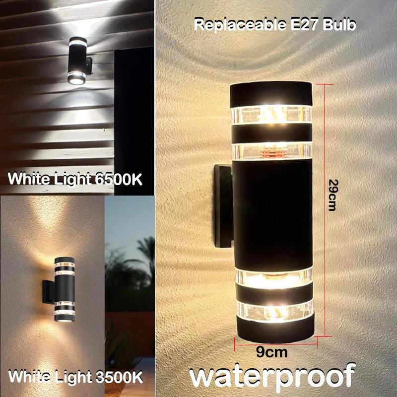 Grande applique cylindrique noire à bandes transparentes avec dimensions indiquées, vue en lumière blanche froide et chaude. 9