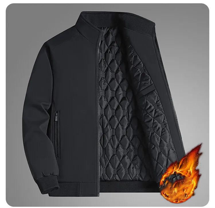 Veste noire à col montant entrouverte sur sa doublure matelassée, avec une boule de flammes évoquant la chaleur. 10