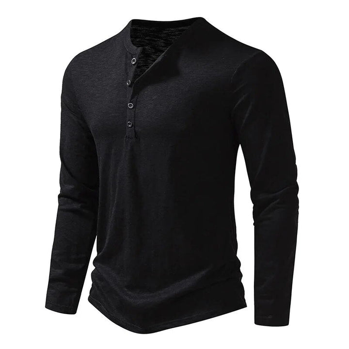 Henley noir vu de trois quarts, avec patte à quatre boutons et coupe ajustée 15
