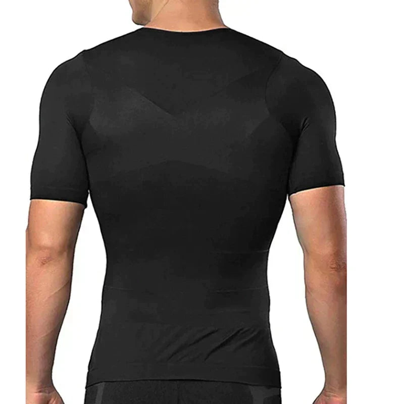 Vue de dos d'un homme portant le haut de compression noir, silhouette ajustée au niveau des épaules et du dos. 5