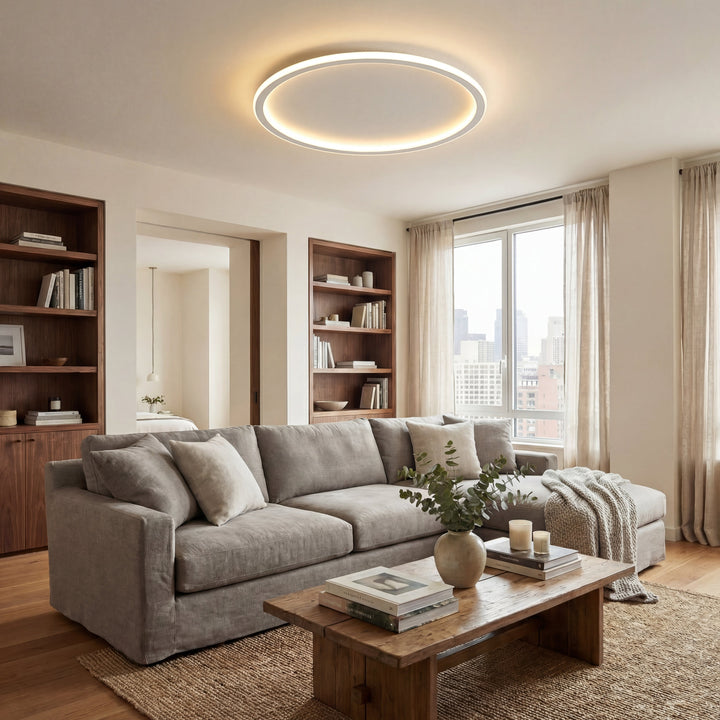 Plafonnier annulaire allumé au-dessus d'un canapé gris d'angle et d'une table basse en bois dans un salon lumineux. 5