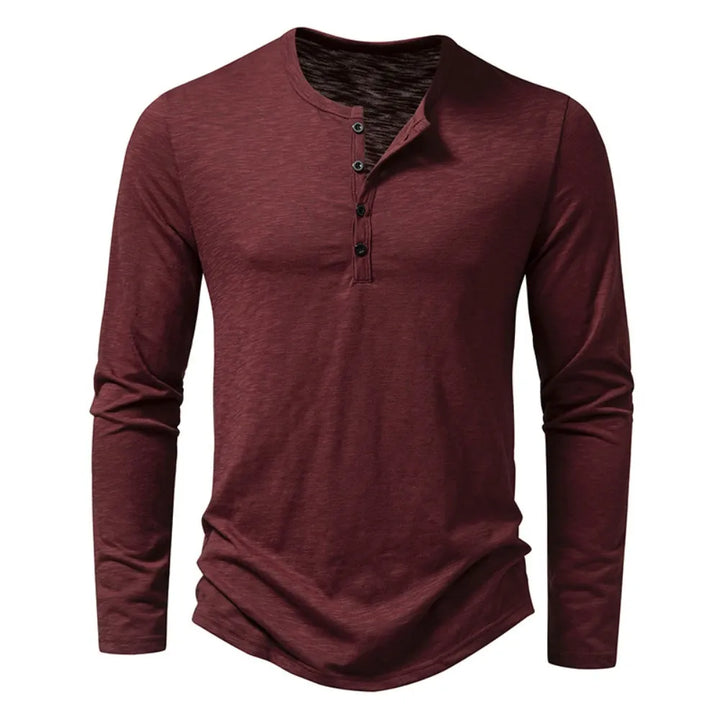 Vue de face du henley bordeaux à manches longues, col rond et patte boutonnée sur le devant 14