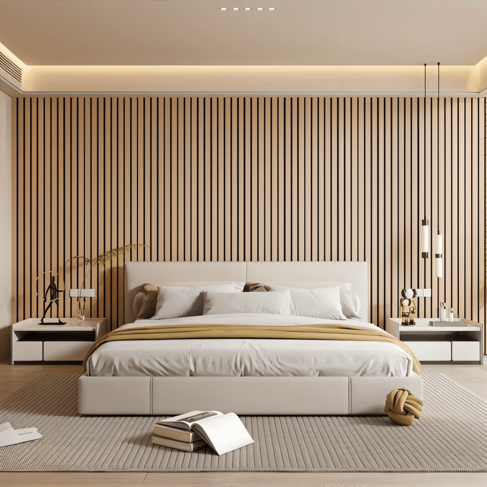 Chambre moderne dont le mur de tête de lit est habillé de lattes en bois clair et de fentes noires. 2