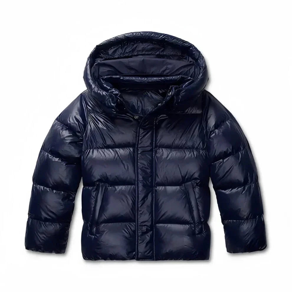 Veste bleu marine à capuche présentée à plat, vue de face, fermeture à rabat boutonné 5