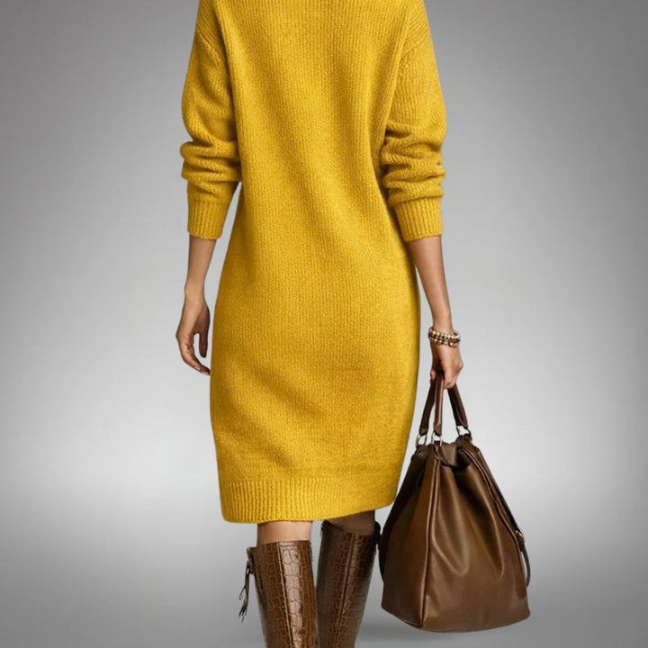 Robe jaune vue de dos, maille côtelée, bas de manches côtelés, sac et bottes marron 11