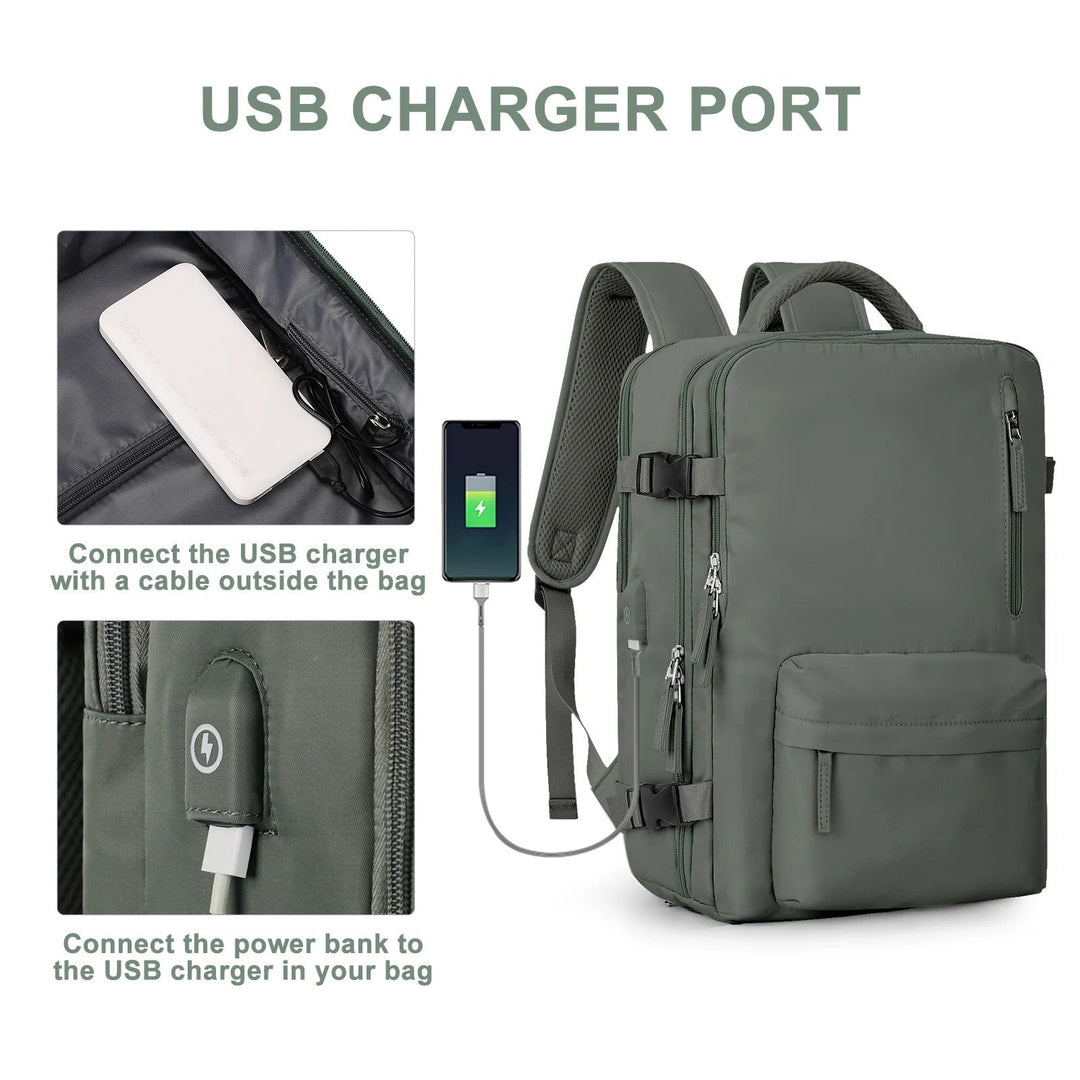 Sac à dos vert avec son port de recharge USB extérieur, un smartphone branché et une batterie externe rangée à l'intérieur. 6