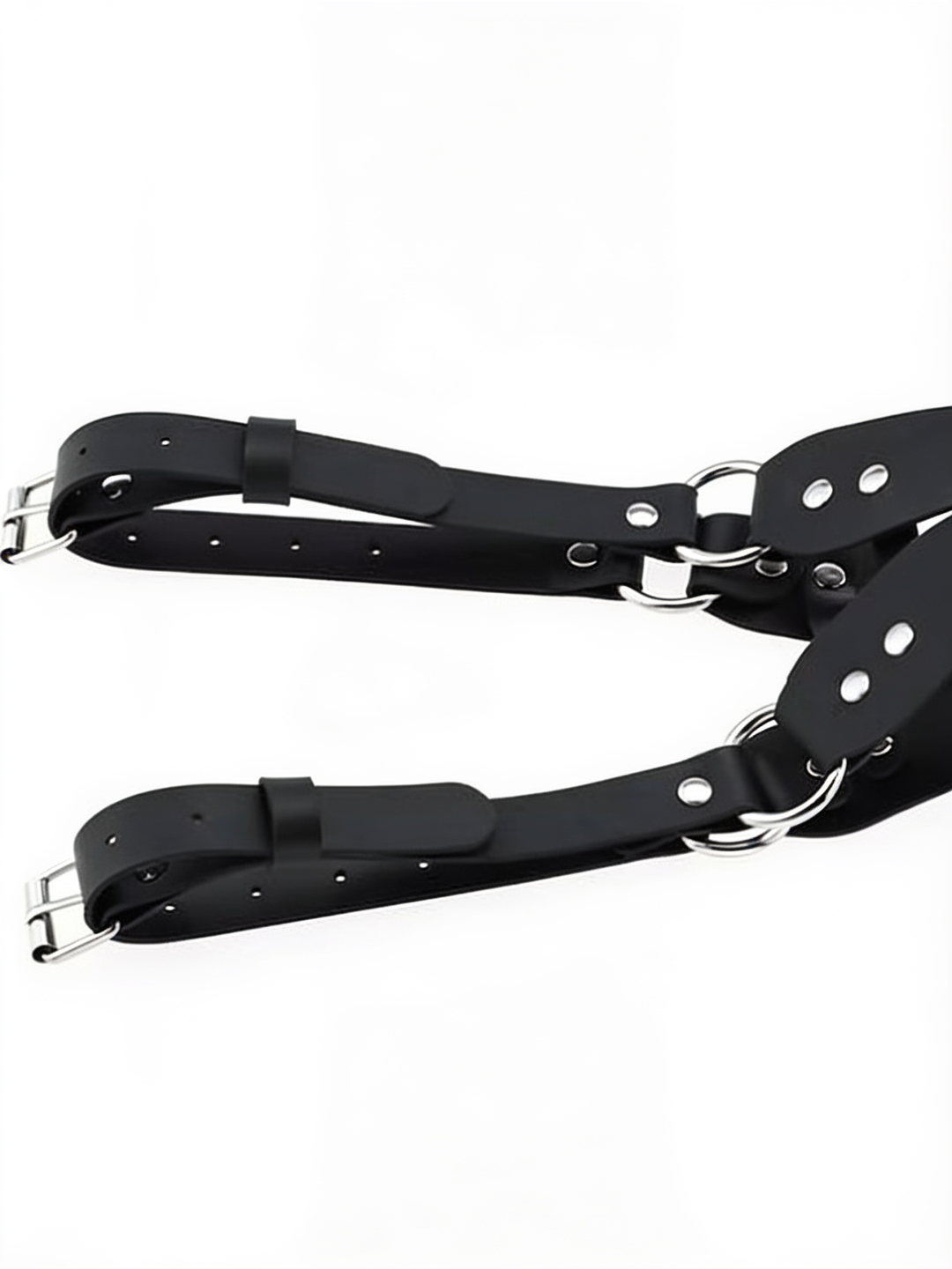 Détail des sangles ajustables, anneaux métalliques et boucles du masque noir ouvert 4