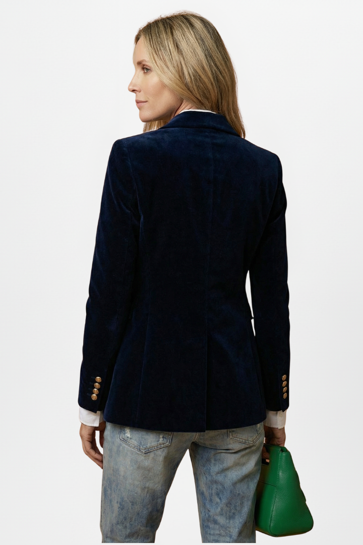 Vue de dos du blazer en velours bleu marine, avec boutons dorés sur les manches 4