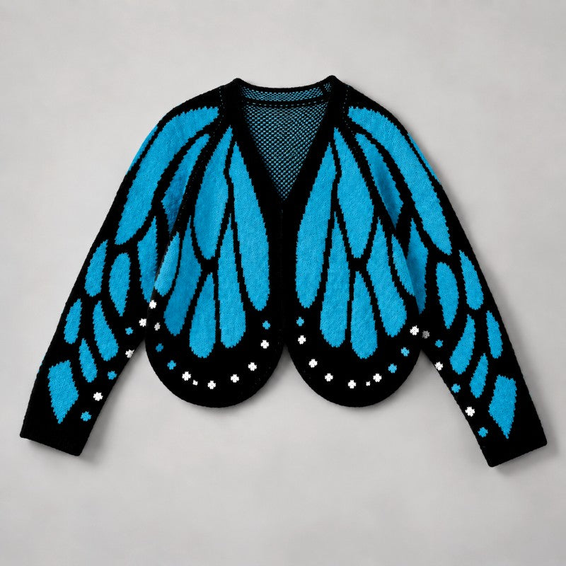 Cardigan à motif d'ailes de papillon bleu turquoise sur fond noir, posé à plat 1