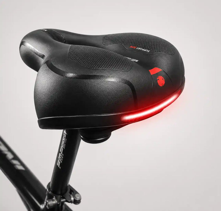 Arrière de la selle sur sa tige, avec la bande réfléchissante rouge lumineuse bien visible. 15