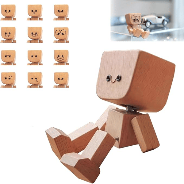 Personnage en bois assis en gros plan, accompagne de la grille des douze expressions et d'une petite vue sur une etagere. 10