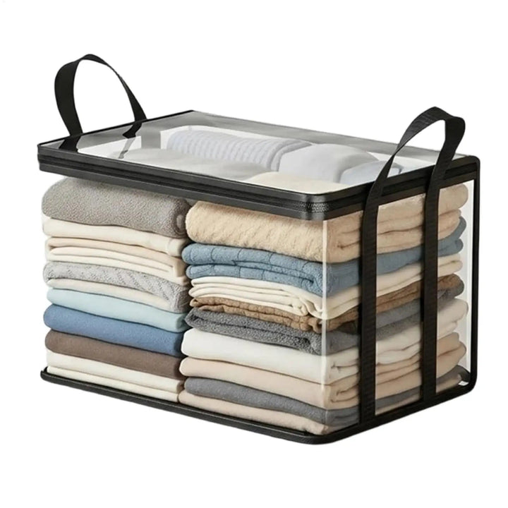 Bac transparent à poignées noires sur fond blanc, rempli de vêtements et de serviettes pliés de couleurs claires. 6