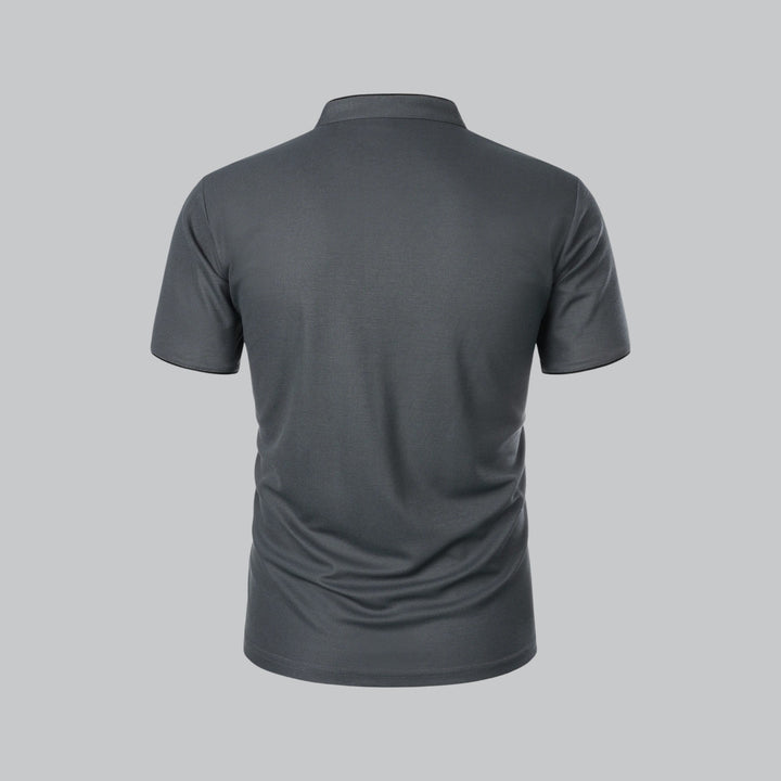 Dos du polo gris anthracite, col montant et manches courtes avec finition noire 14