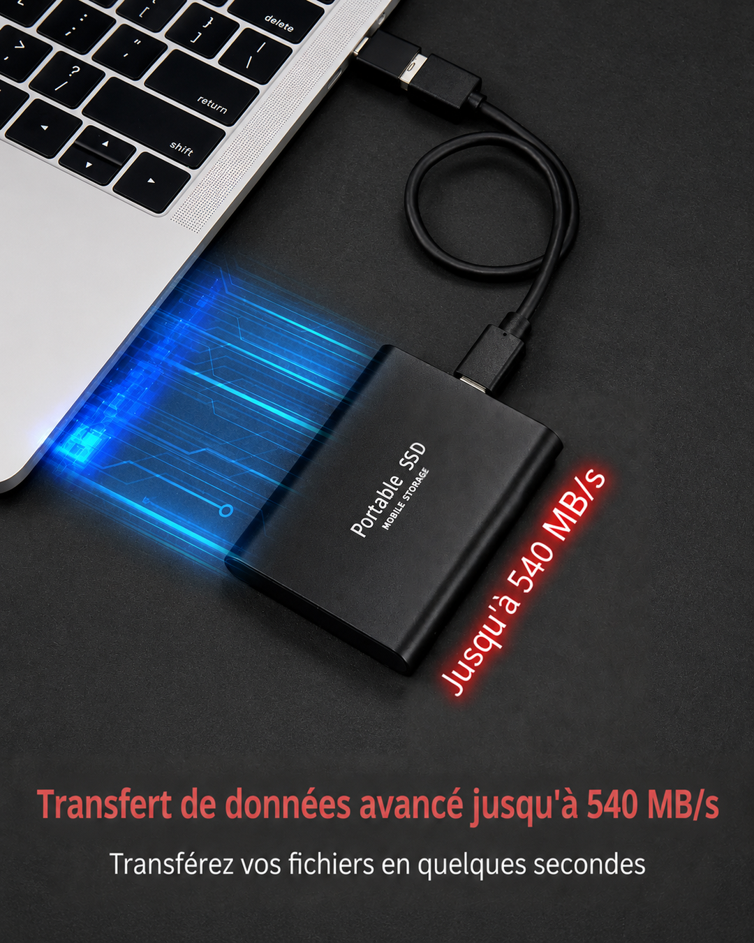Disque SSD noir branché par câble à un ordinateur portable posé sur fond sombre, avec effet lumineux illustrant le transfert rapide de données. 5