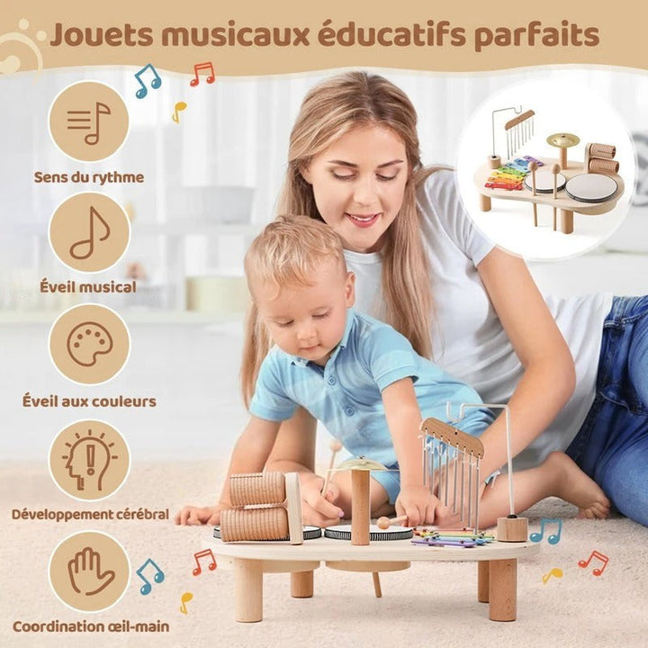 Une femme et un tout-petit jouent ensemble, avec pictogrammes sur les bienfaits éducatifs du jouet 6