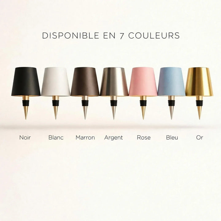 Sept abat-jours alignés avec leur bouchon conique, déclinés en noir, blanc, marron, argent, rose, bleu et doré 3