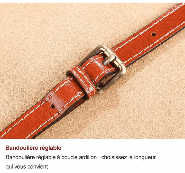 Gros plan sur la boucle à ardillon et les surpiqûres de la sangle réglable en cuir brun roux 12