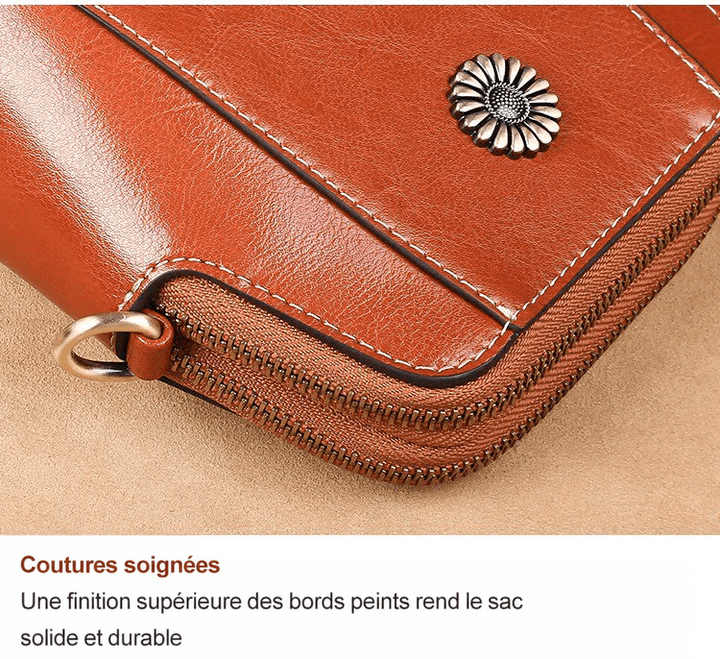 Gros plan sur l'angle du sac brun roux montrant la surpiqûre, le bord peint et la fermeture éclair 16