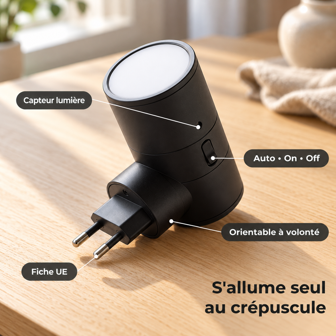 Applique noire posée sur une table en bois, avec fiche européenne, capteur de lumière et interrupteur visibles 6