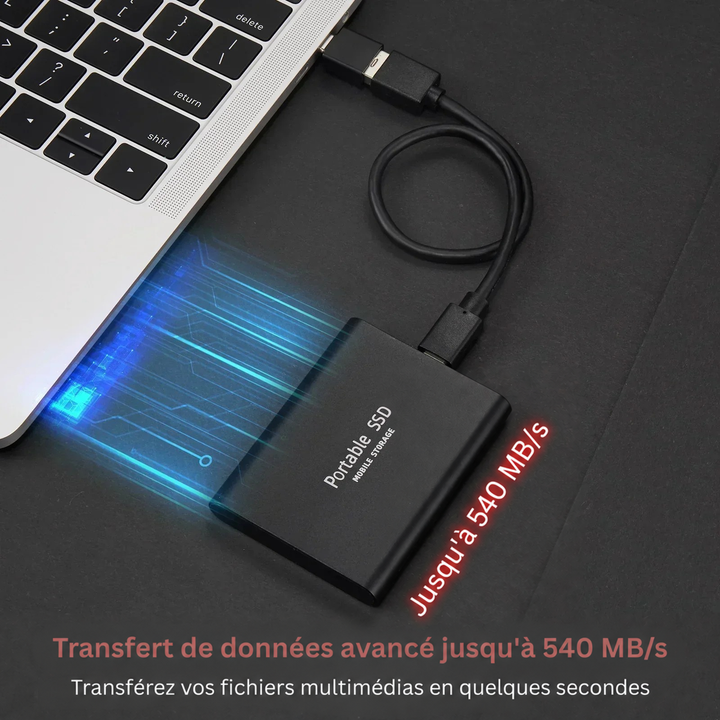 Disque SSD noir relié par câble à un ordinateur portable, avec effet lumineux de transfert rapide 2
