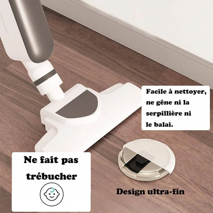 Arrêt de porte plat et discret au sol, avec un aspirateur passant à côté 2