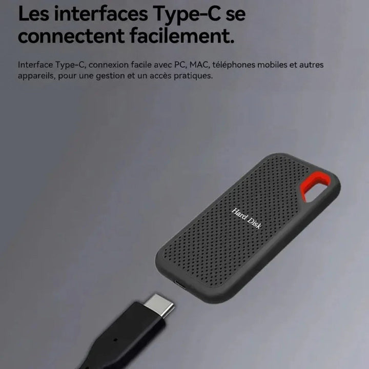 SSD noir et orange face à un câble USB-C noir prêt à être connecté 3
