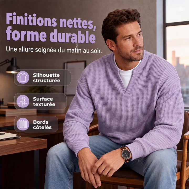 Homme assis sur une chaise de bureau portant le haut lilas, avec trois pictogrammes sur la silhouette, la texture et les bords côtelés. 6