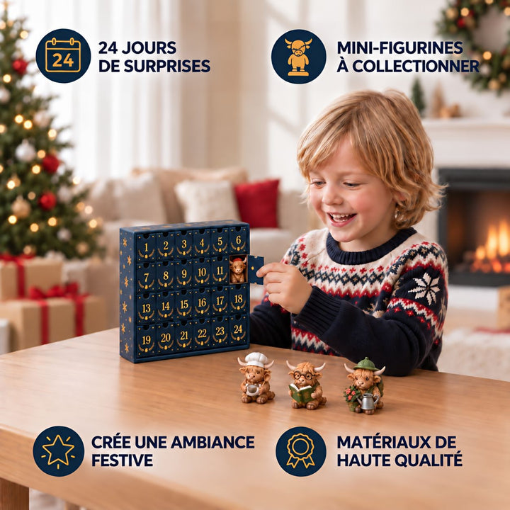 Enfant souriant ouvrant une case du calendrier à 24 portes, trois figurines posées devant lui 7