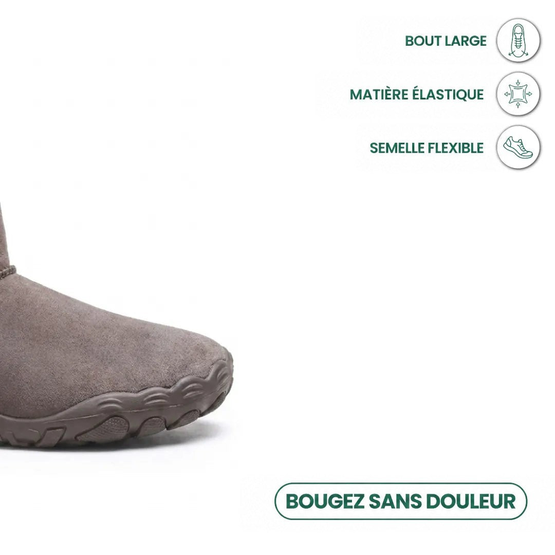 Gros plan sur le bout large d'une botte taupe en daim, avec icÃ´nes d'avantages 41