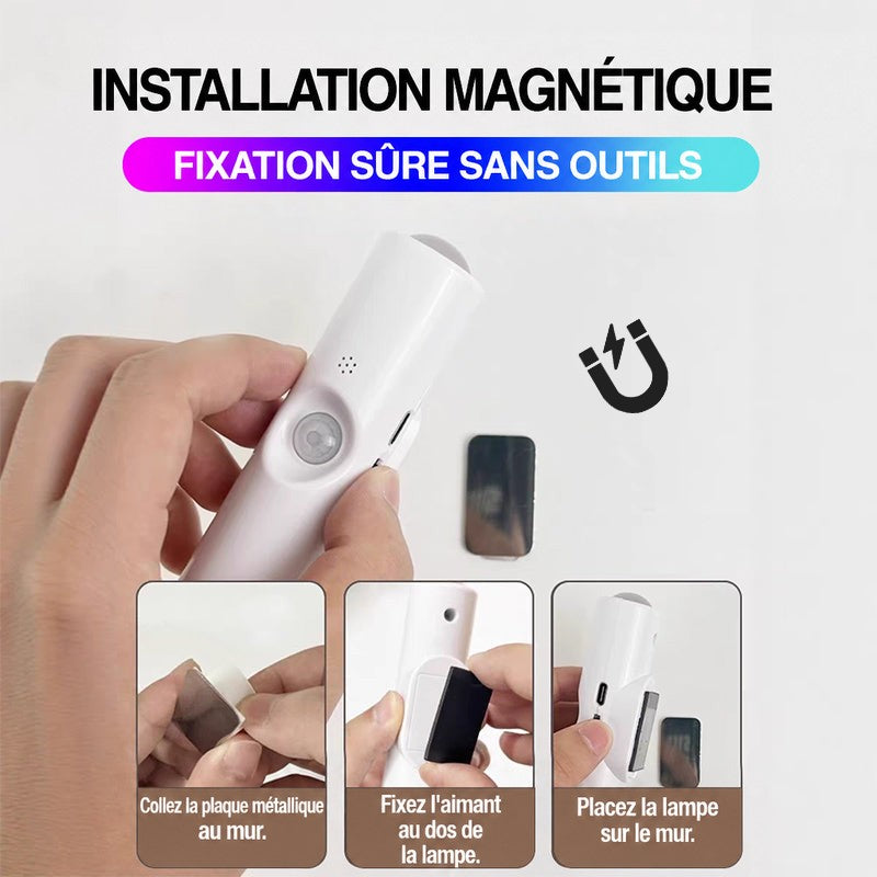 Mains montrant la fixation magnétique de la lampe en trois étapes, avec une plaque métallique collée au mur 11