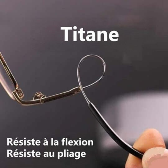 Branche de lunettes flexible enroulée en boucle entre les doigts pour montrer sa souplesse 7