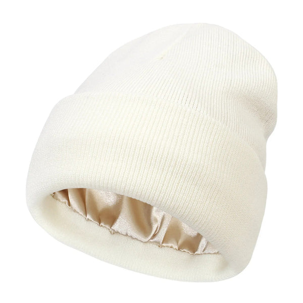 Bonnet en maille côtelée blanc crème à revers, doublure satinée dorée visible à l'intérieur 5