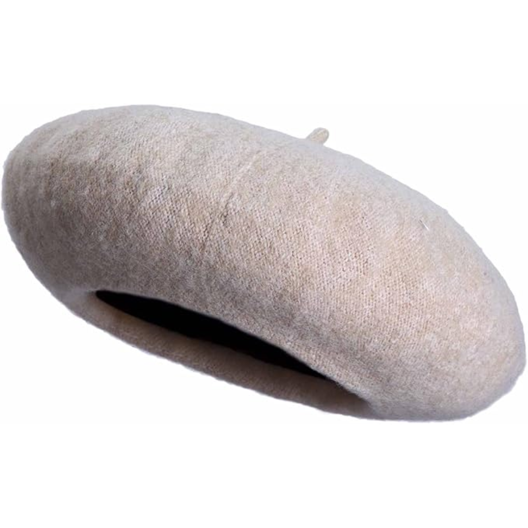 Béret en laine beige vu en biais, montrant l'intérieur sombre et l'ouverture 10