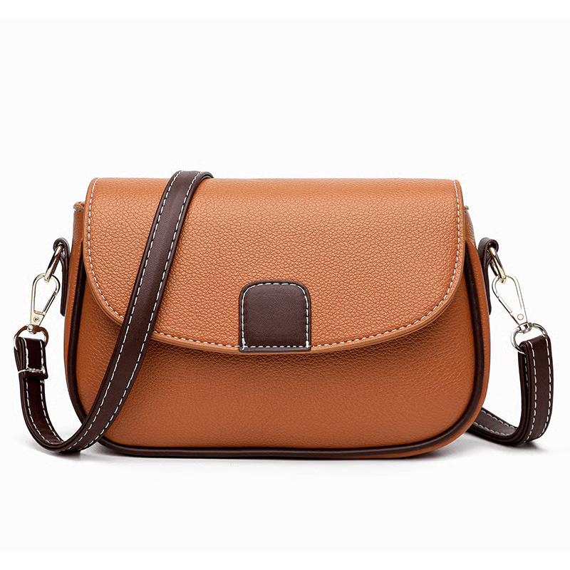 Sac marron caramel vu de face sur fond blanc, avec bandoulière brun foncé et surpiqûres claires 7