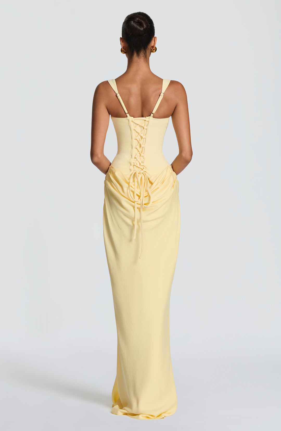 Dos de la robe jaune pâle, laçage corset croisé, bretelles réglables et drapé froncé 11