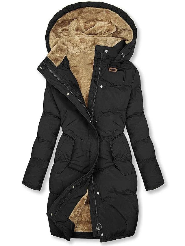 Manteau matelassé noir à capuche, vue de face, zip ouvert laissant voir l'épaisse doublure beige en fausse fourrure et la taille cintrée. 3
