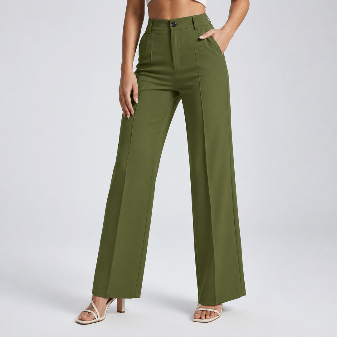 Pantalon vert kaki porté en vue de face, une main en poche, jambes larges 20