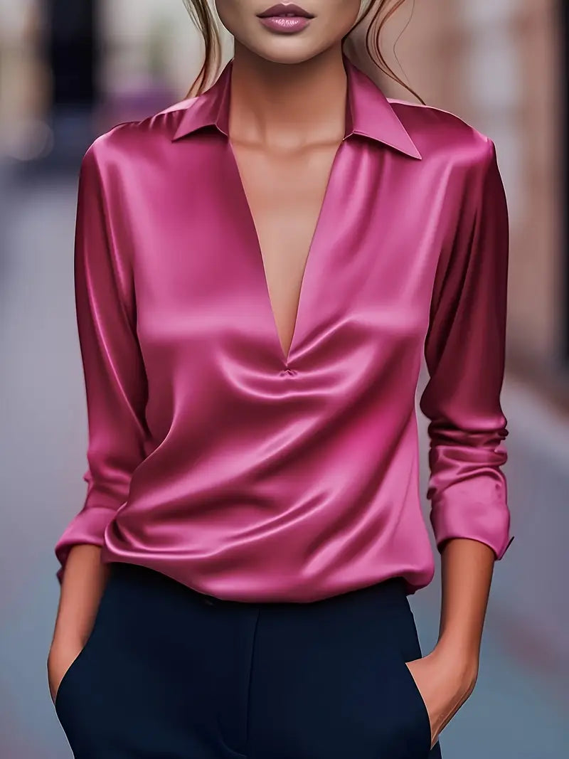 Version rose fuchsia éclatant portée avec un pantalon marine, reflets brillants du satin sur les manches. 8