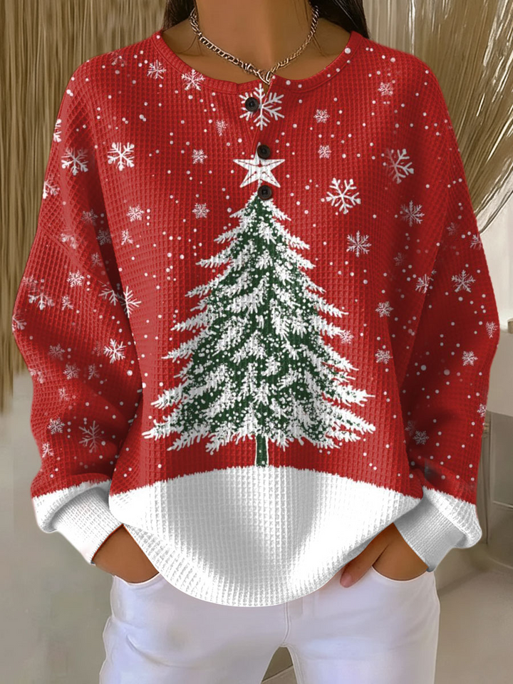 Pull gaufré rouge avec un grand sapin enneigé, flocons et étoile blanche, bas et poignets blancs. 18
