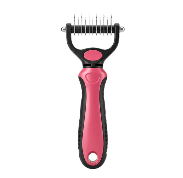 Peigne à poignée rose et noire vu de face sur fond blanc, côté dents fines et espacées. 12