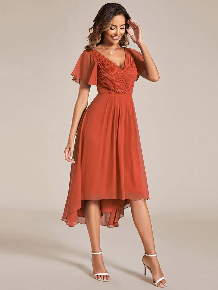 Robe orange terracotta de trois quarts, mannequin main au visage, jupe en mousseline plus longue sur les côtés 96