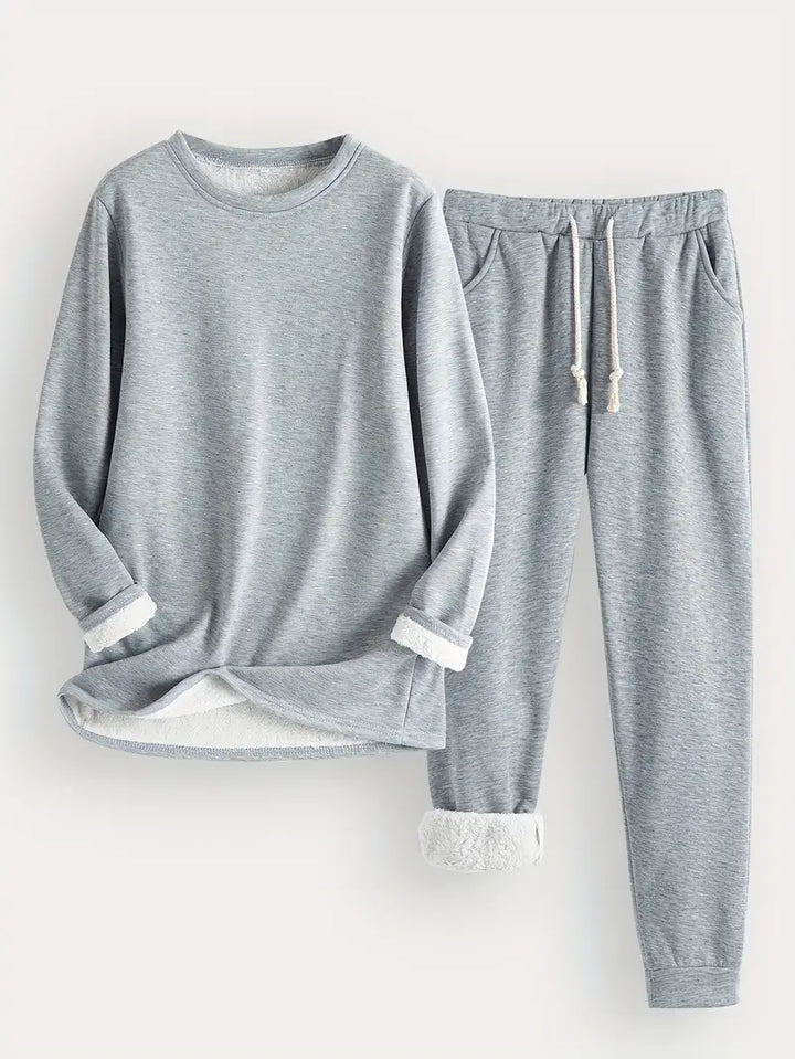 Ensemble gris clair pull à col rond et pantalon à poches, doublure peluche visible aux manches 7