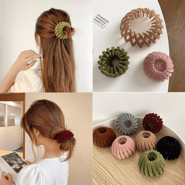 Montage de quatre vues : chignon tenu par la pince verte, pinces floquées sur une table, modèle de dos, six coloris dans un plateau. 11