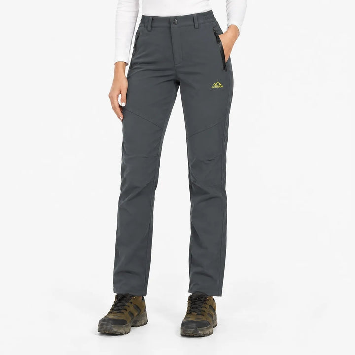 Pantalon gris anthracite porté de face par une mannequin sur fond blanc 11