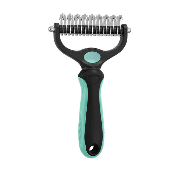 Peigne à poignée noire et vert menthe vu de face, côté lame aux dents crochues en acier. 17