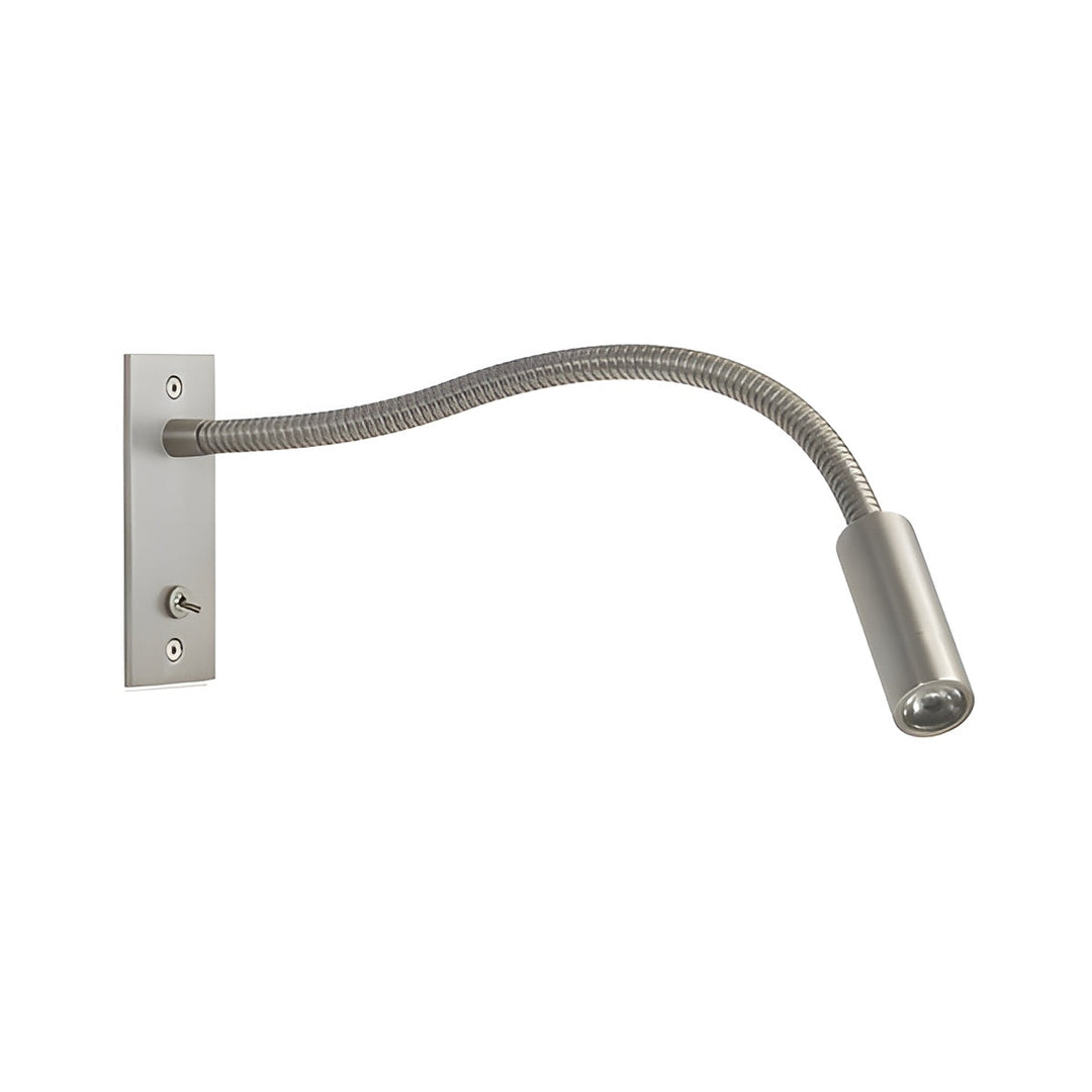 Applique en finition nickel satiné sur fond blanc, avec plaque murale, interrupteur à bascule, bras spiralé et tête cylindrique. 10