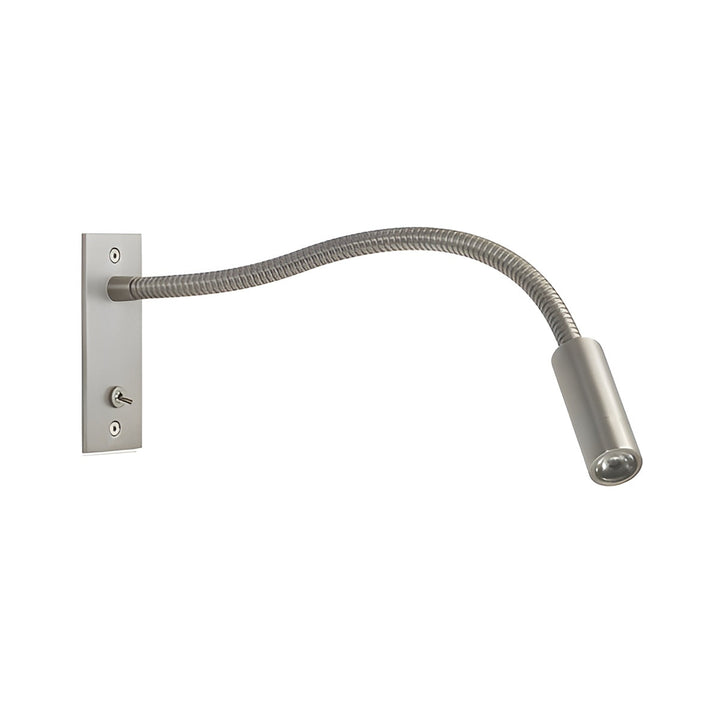 Applique en finition nickel satiné sur fond blanc, avec plaque murale, interrupteur à bascule, bras spiralé et tête cylindrique. 10