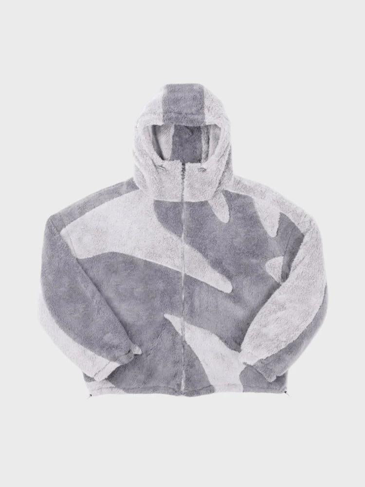 Même veste en polaire dans une version gris clair et gris moyen, capuche relevée, zip fermé, présentée à plat de face. 2